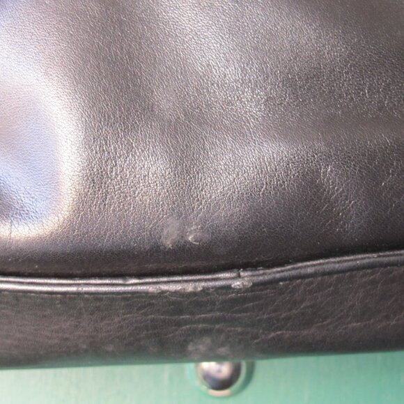 🖤 Perlina Black Leather Shoulder Bag – Restored & Everyday Ready - Picture 9 of 13